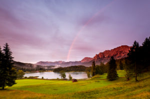 Regenbogen über dem Karwendel am Lautersee bei Mittenwald Regenbogen über dem Karwendel am Lautersee bei Mittenwald